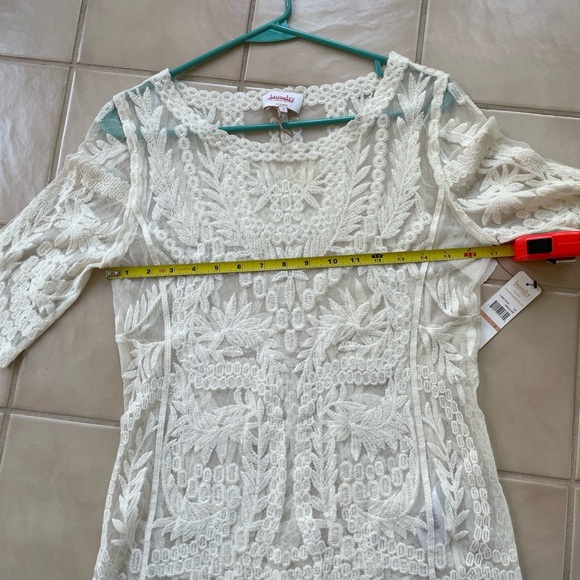 Laundry By Shelli Segal - Beautiful Lace Top in shade “Vanilla Ice”.  NWT!! - Picture 6 of 7